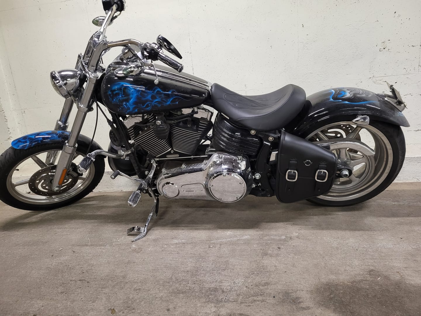 Customer photo review of 3L - Vintage Motorcycle Swingarm Bag for Harley Softail