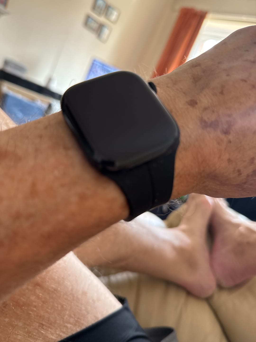 Customer photo review of FlexiFit™ Magnetic Band for Apple Watch - BUY 1 GET 1 FREE!