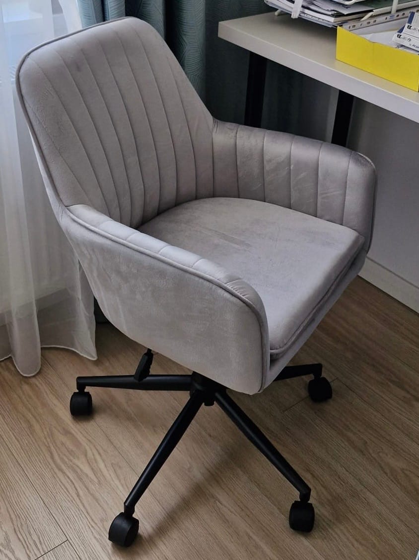 Customer photo review of Scaun birou Q-886, gri deschis, stofa catifelata/metal, 58x44x83/91 cm