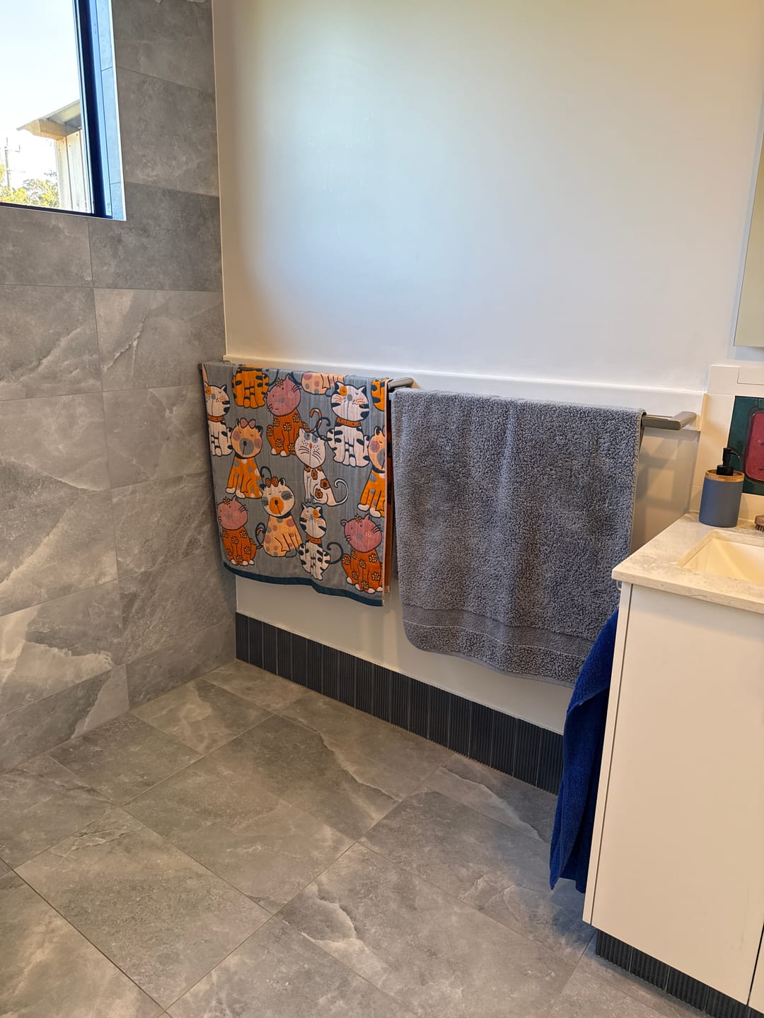 Customer photo review of 100%Cotton Cats Adult Dual-side Bath Towel