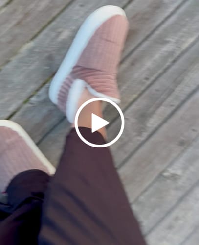 Customer video review of HappyFlops Cozy