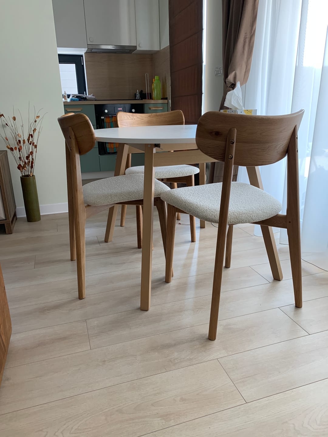 Customer photo review of Masa extensibila RUBEN, alb/stejar, 102/142x102x73 cm