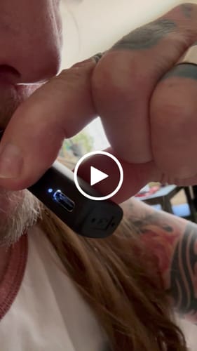 Customer video review of Nano² BLACK DREAM OG Sativa thcp thcjd kca8 Disposable Vape Pen 2G