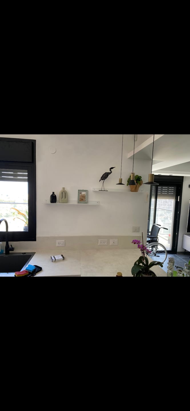 Customer photo review of מדף צף אלגנטי עשוי אלומיניום KAV