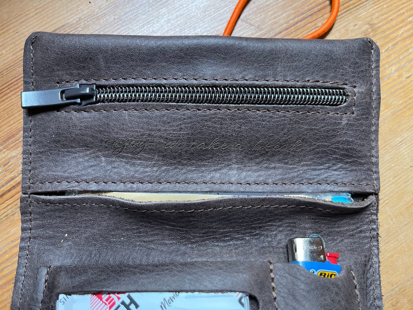 Customer photo review of Leder-Tabaktasche Sintra