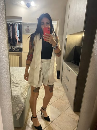 Customer photo review of Completo Gessato con short a caramella - beige