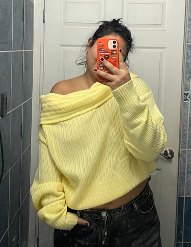 Customer photo review of SWEATER LINA AMARILLO
