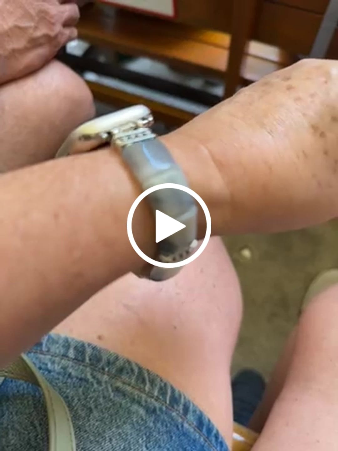 Customer video review of Sacred Sands Agate Stretch Apple Watch Strap