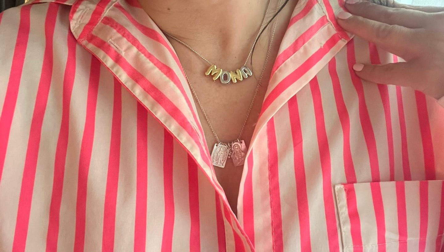 Customer photo review of Personaliza Tu Collar Con Inicial Mini Bubble Combinado