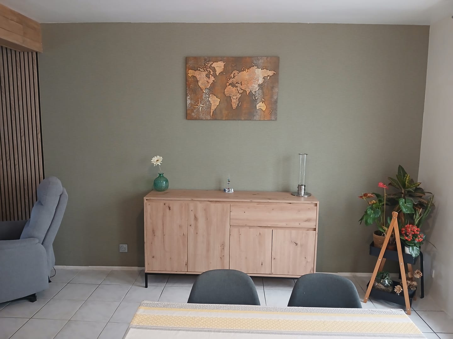 Customer photo review of Toile Déco Carte du Monde Industrielle