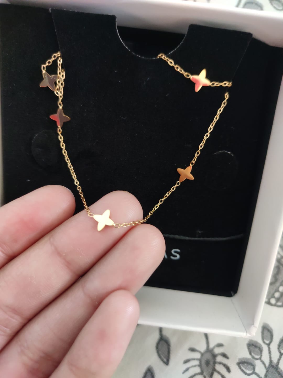 Customer photo review of Dainty clover flower necklace