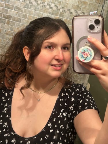 Customer photo review of Flat Anchor Chain Necklace