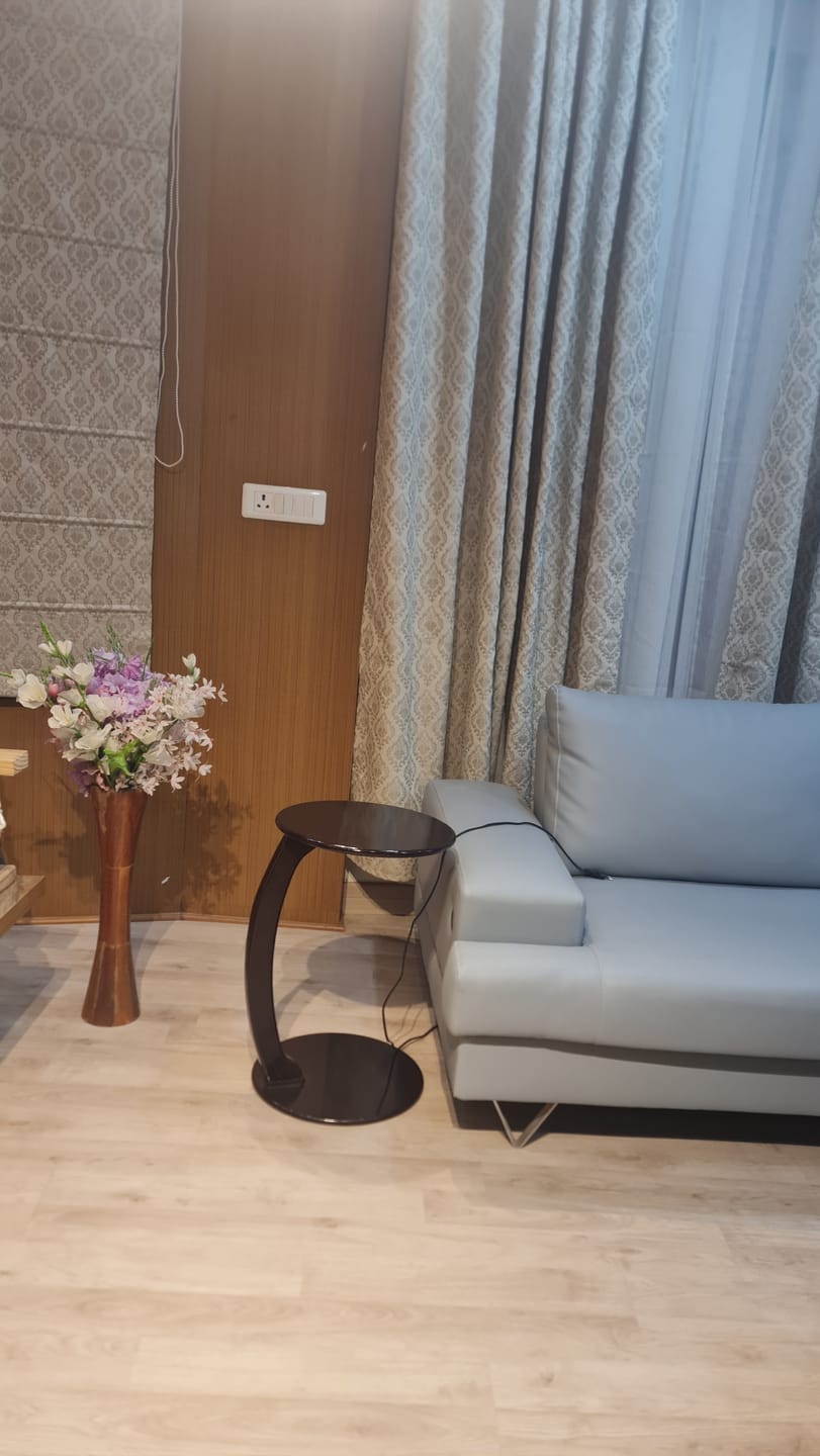 Customer photo review of C Shaped End Table,Round C Table, Snack Side Table, C Shaped End Table for Sofa and Bed Side, Round Side Tables Living Room & Bedroom