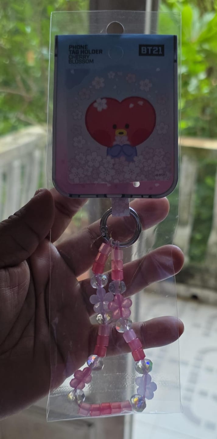Customer photo review of BT21 - CHERRY BLOSSOM MININI PHONE TAG HOLDER
