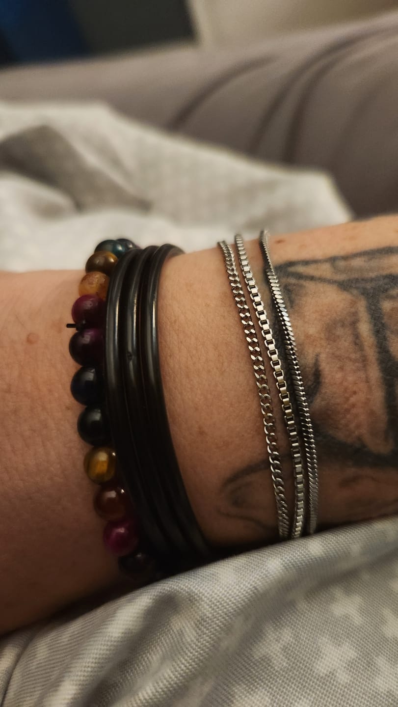 Customer photo review of Minimal Curb Bracelet
