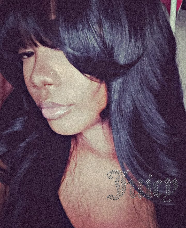 Customer photo review of FreeTress Equal Curtain Bang HD Lace Wig - BOMBSHELL