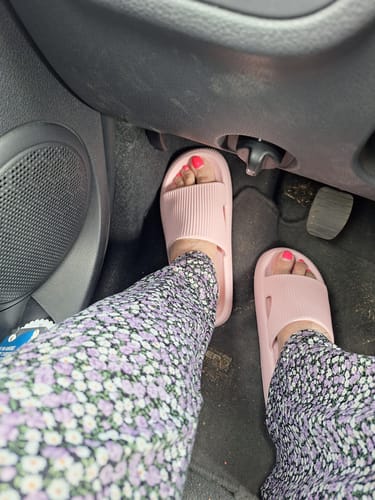 Customer photo review of HappyFlops