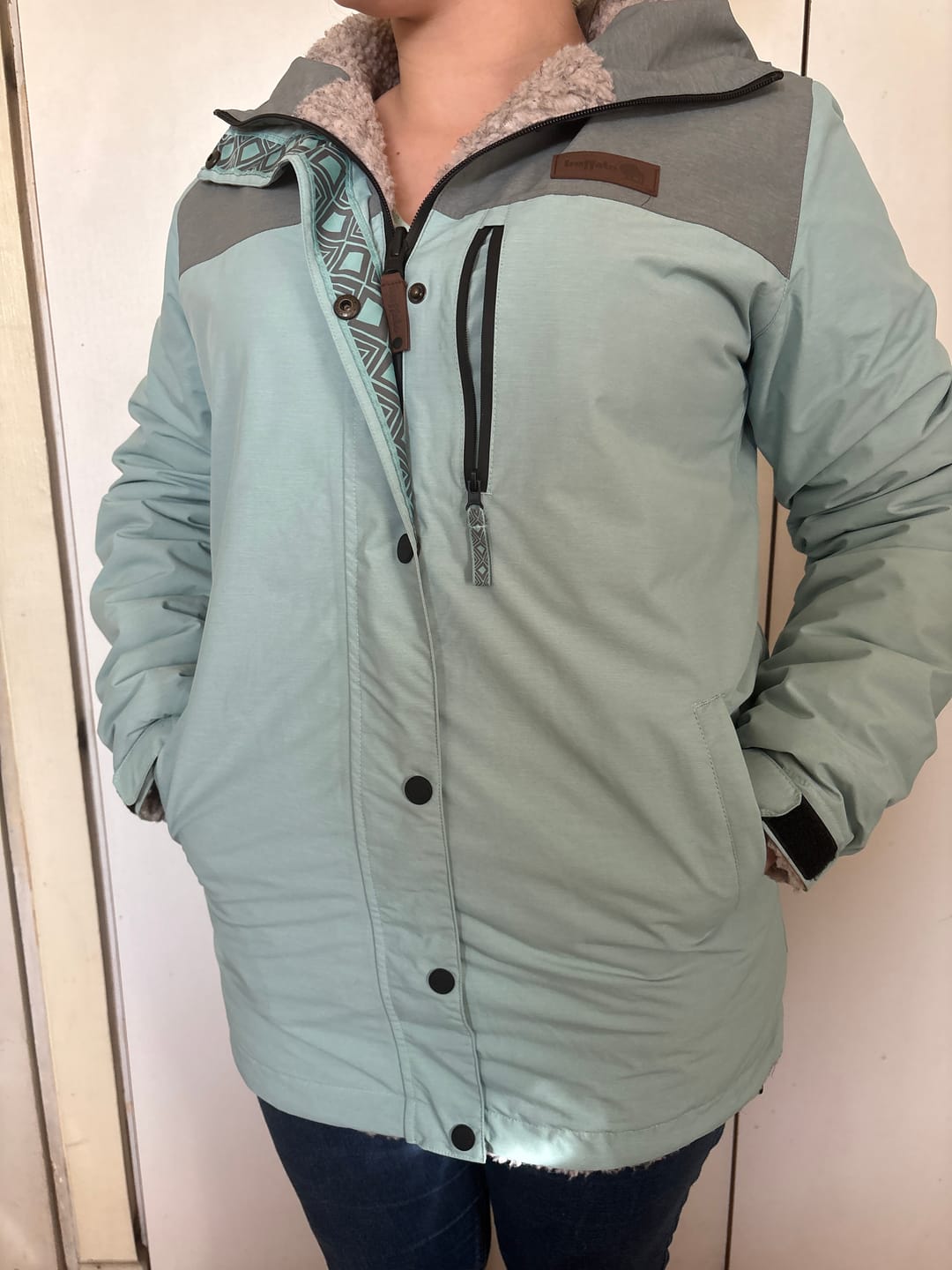 Customer photo review of Parka Impermeable Reversible Camaleon Mujer