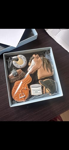 Customer photo review of Horse Riding Deluxe Biscuit Box