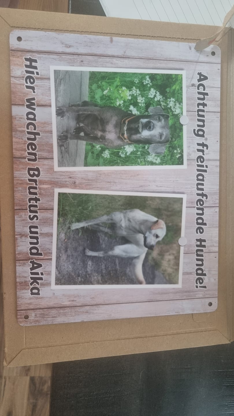 Customer photo review of Hunde-Türschild personalisiert mit Foto & Text (UV- und wetterfest)