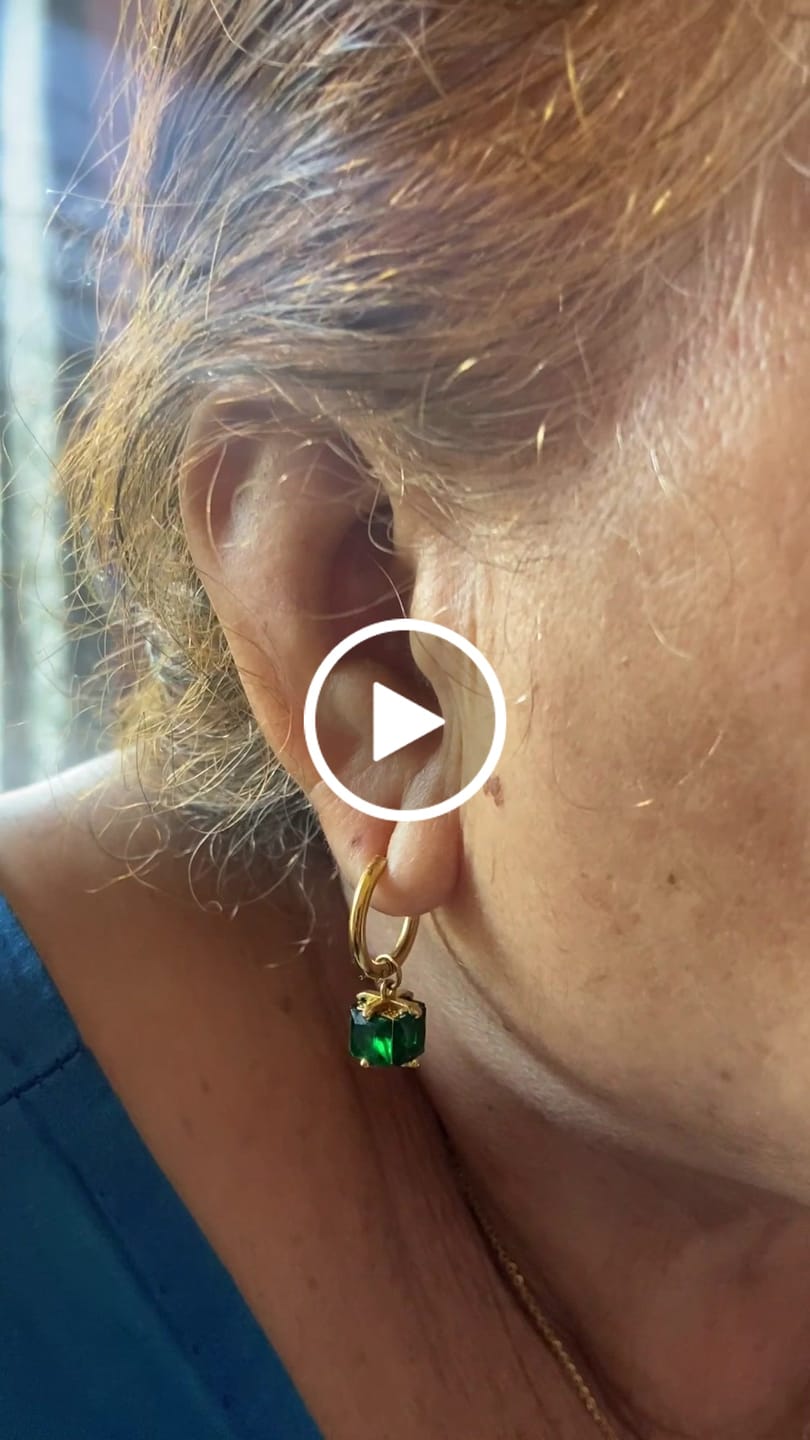 Customer video review of Gold Plated Circle Hammered Buddhist Bracelet