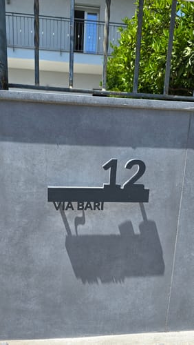 Customer photo review of Numero civico luminoso modello Line Ray 02