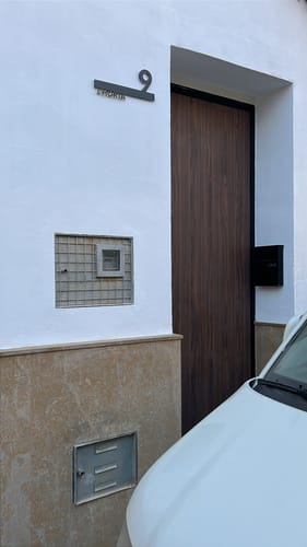 Customer photo review of Numero civico e testo sagomato modello Line 02 Acrilico