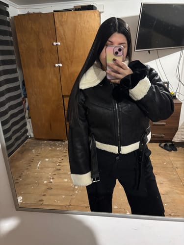 Customer photo review of CHAQUETA CAZADORA ZARA NEGRA