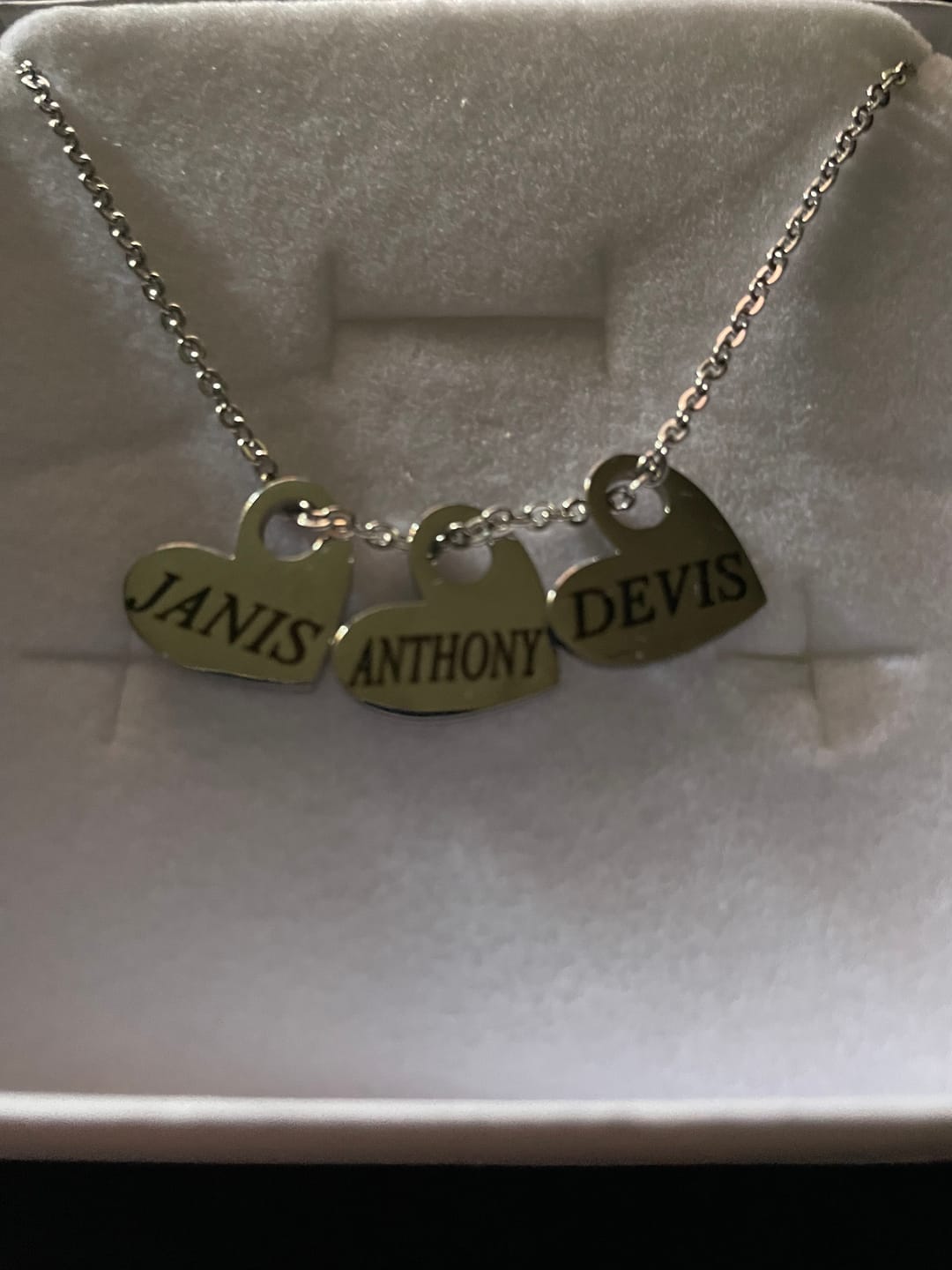 Customer photo review of Collana Cuoricini con Nomi Incisi ✦ Cuori di Mamma