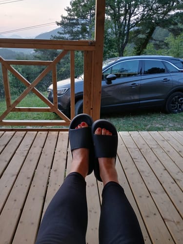 Customer photo review of HappyFlops