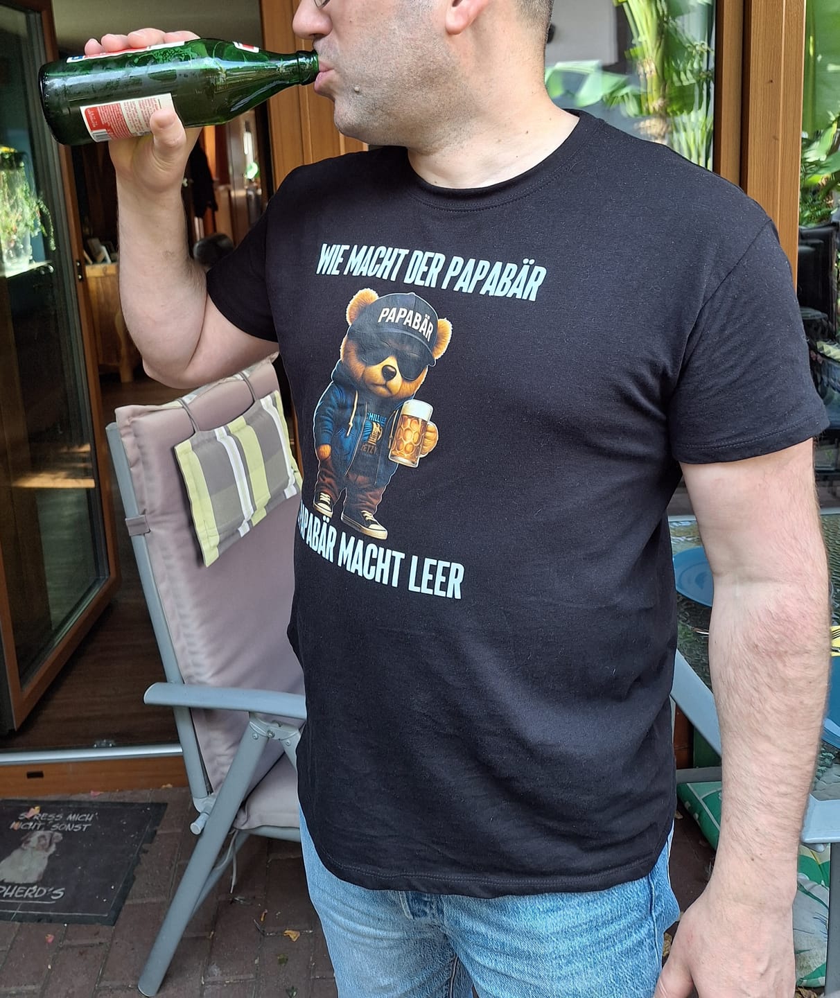 Customer photo review of WIE MACHT DER PAPABÄR | Premium Shirt Unisex