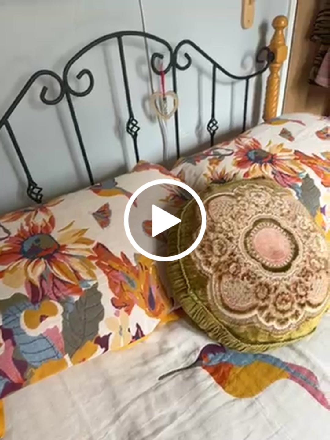Customer video review of Multi-layer Cotton Flower Jacquard Bedcover Sofa Blanket
