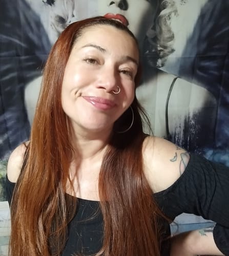 Reseña con foto de un cliente sobre Henna Jamila Hair -  Cobrizo Natural y Duradero  👩🏼‍🦰