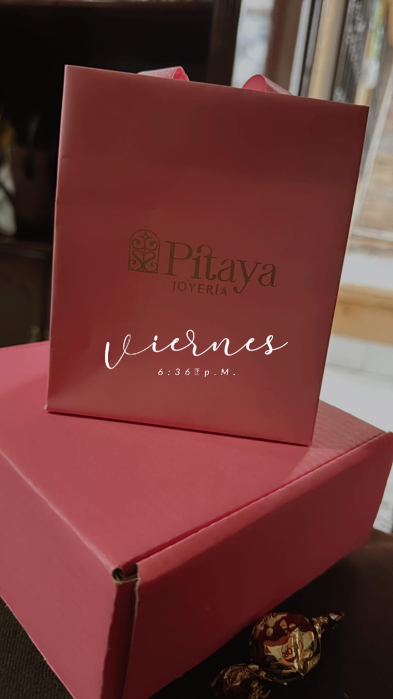 Customer photo review of Relicario Love Personalizado