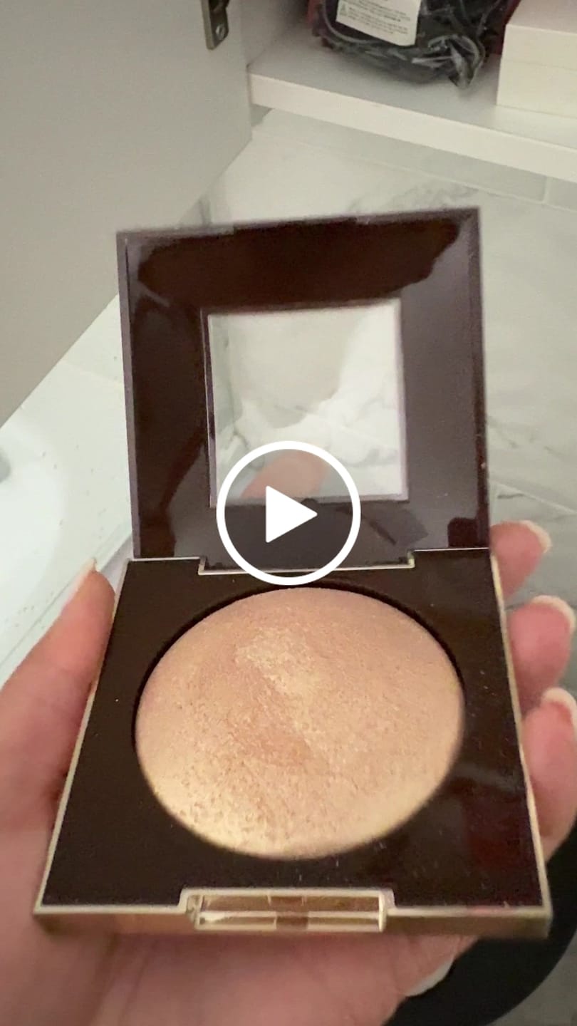 Customer video review of Iluminator pudra cu textura ultrafina