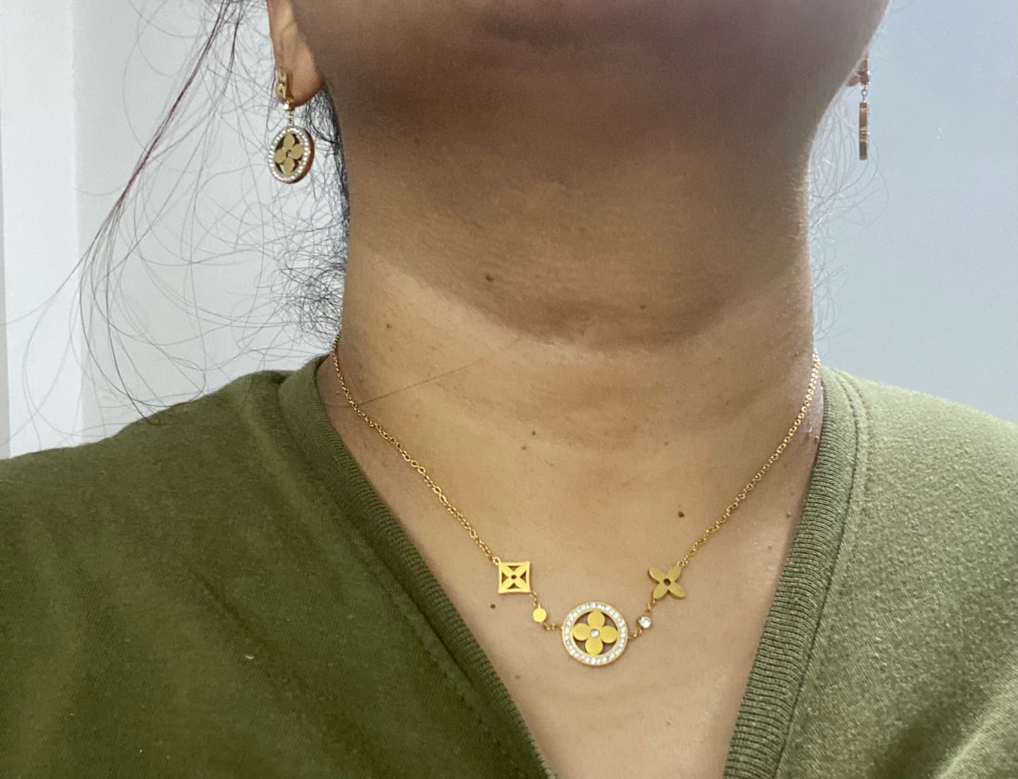 Customer photo review of Zircon-Studded Floral Set