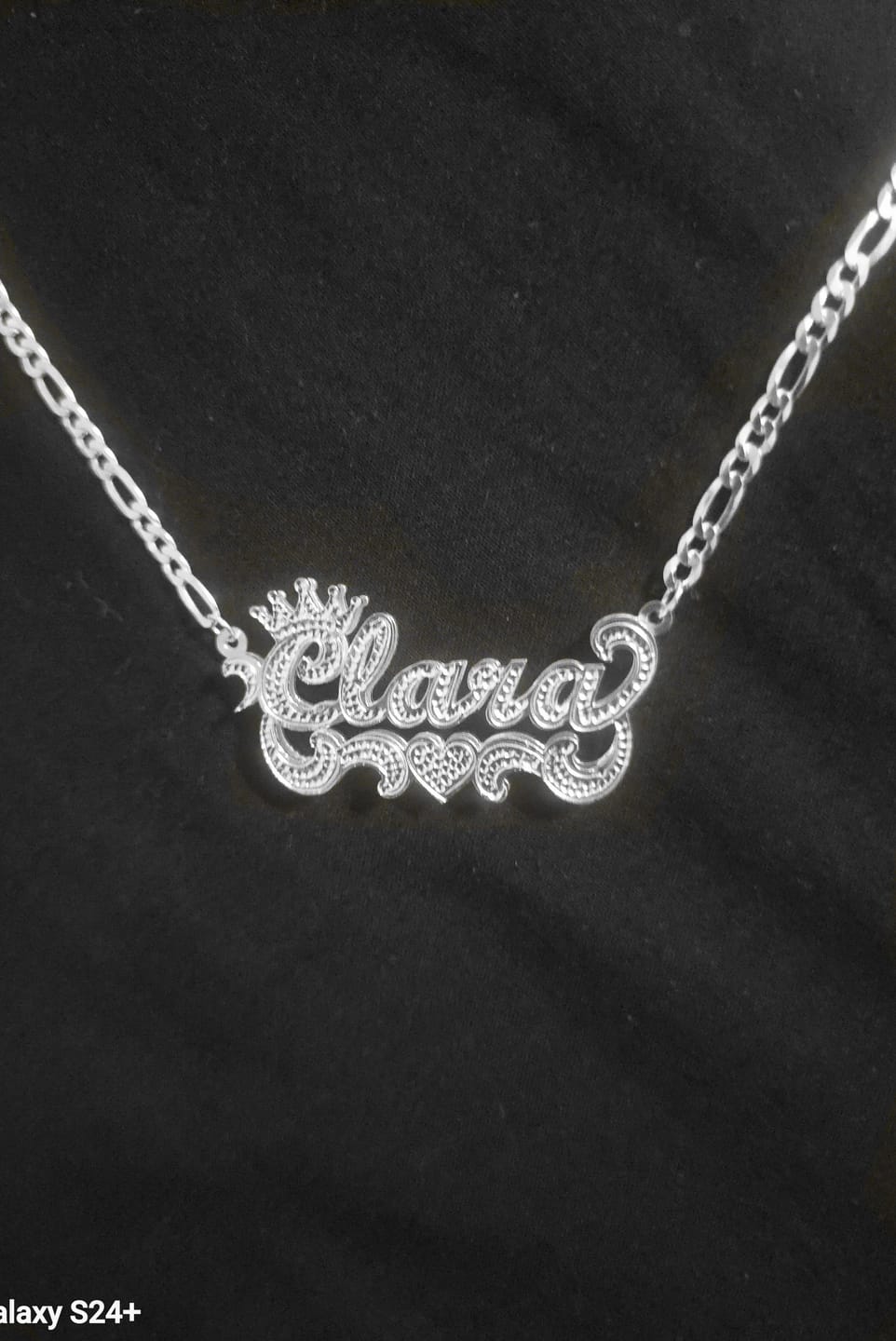 Customer photo review of Crown Double Plated Name Necklace "Savannah" with Figaro chain