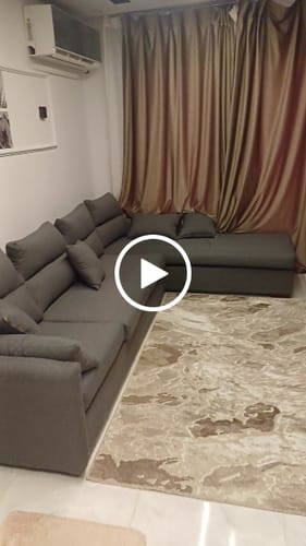 Customer video review of VM08 - ركنهfak295 المقاسات: الطول 300سم - العرض 200سم - العمق بالكامل 90سم _ الشيزلونج متصل اتجاه الركنه يمينيه _ كثافة السفينج 30 * ارتفاع 10سم _ قماش كتان كويا