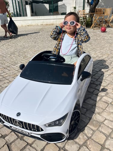 Reseña con foto de un cliente sobre Carro Elétrico para Criança MERCEDES CLA 12v Branco c/ RODAS DE BORRACHA & ASSENTO EM PELE