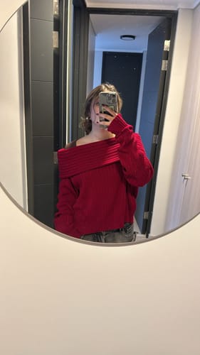 Customer photo review of SWEATER LINA ROJO
