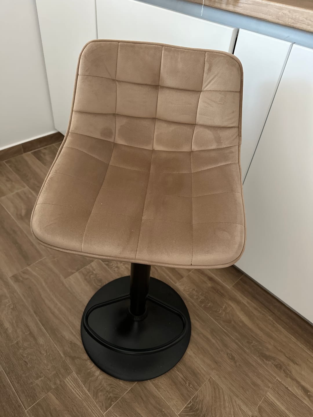 Customer photo review of Scaun bar H95, bej/negru, stofa catifelata/otel, 43x44x84/106 cm