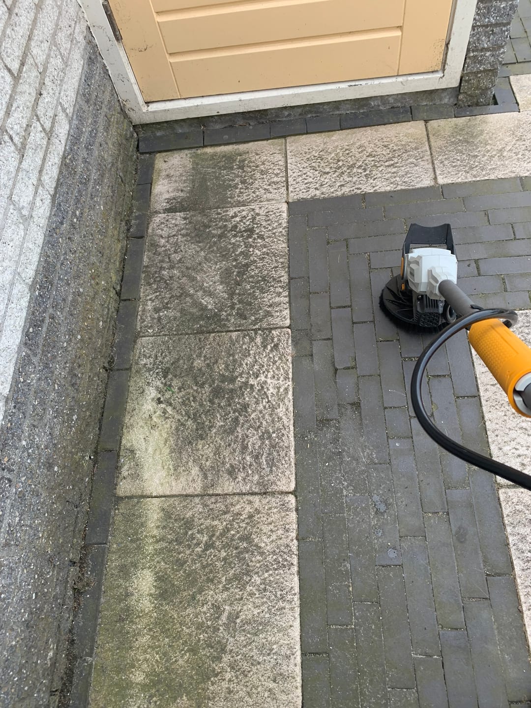 Customer photo review of 18V Twin Brush - Cordless Brushless Power Scrubber - Incl. 4.0Ah Battery & Fast Charger + 4 Brushes and Extension Pole