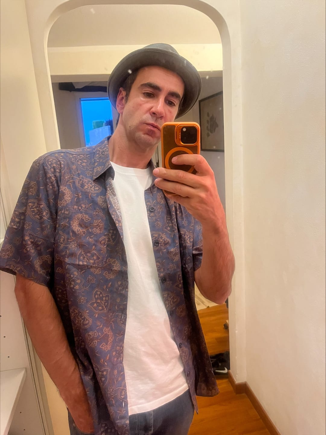 Customer photo review of Chemise de plage à manches courtes boutonnée rétro pour homme Paisley Vintage Floral 70s