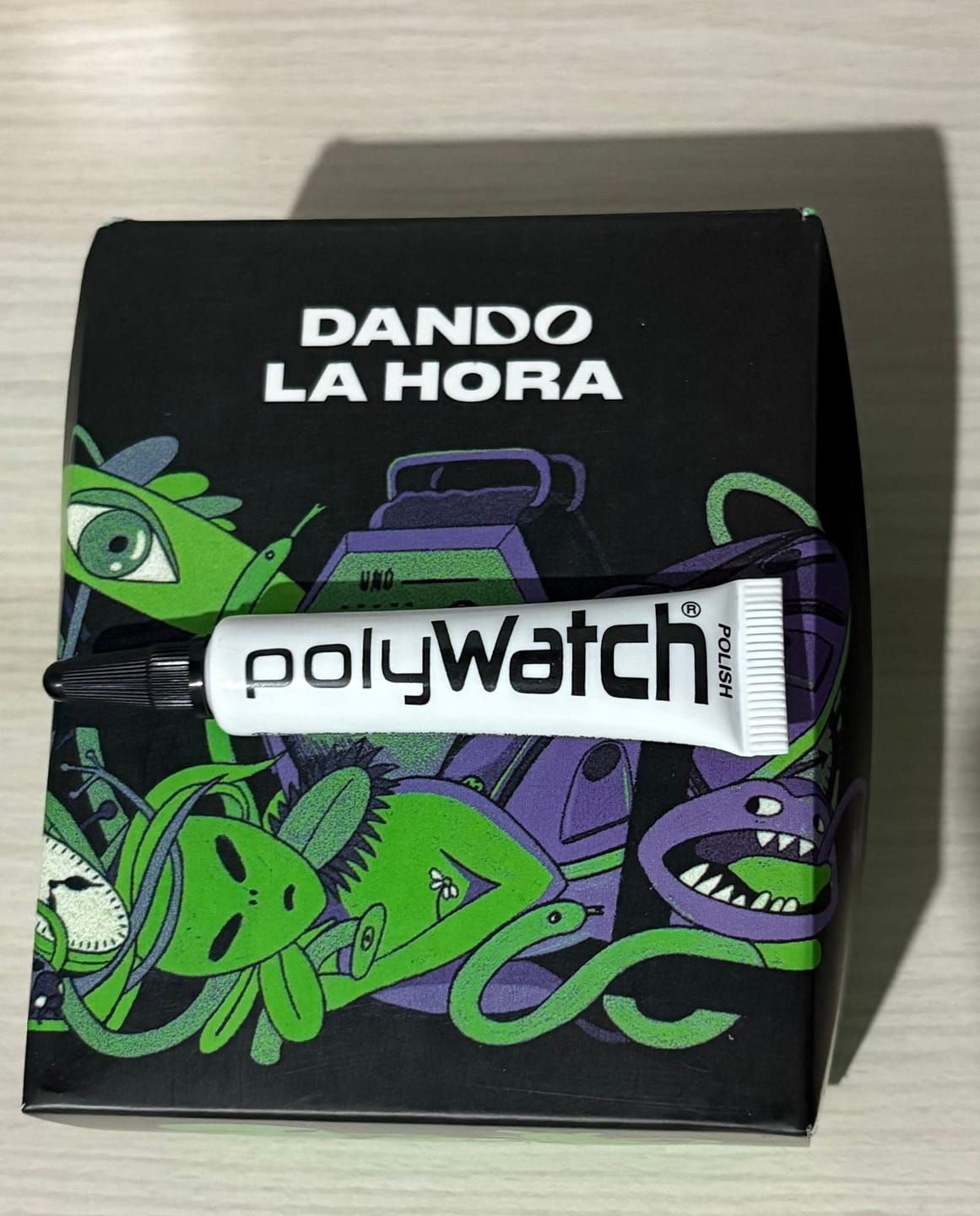 Customer photo review of Polywatch Polish Plastic - ¡Limpia rayas en cristal acrílico!