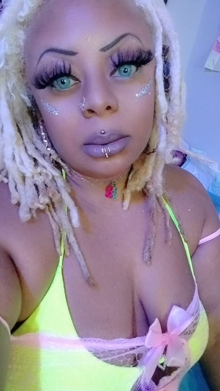 Customer photo review of New York Blue Prescription Colored Contact Lenses