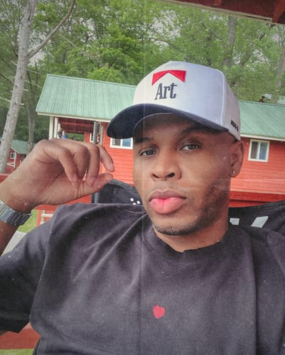 Customer photo review of Art Snapback (White/Black)