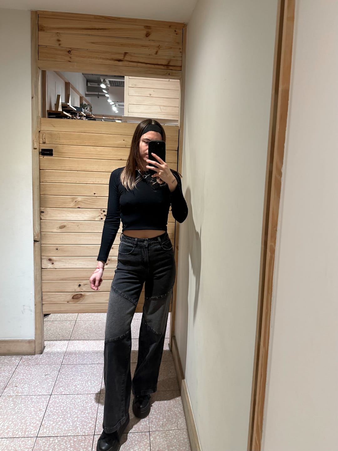 Customer photo review of Pantalón Cortes Tachas Black R