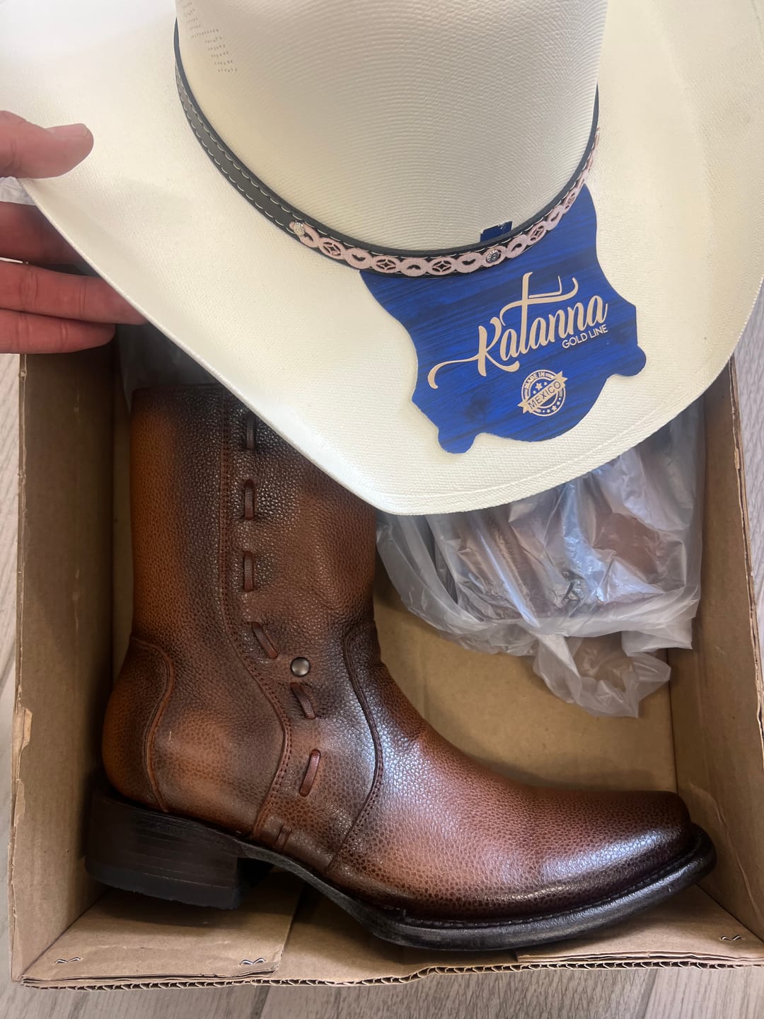 Customer photo review of BOTINES ESTILO VEGAS BRANDY