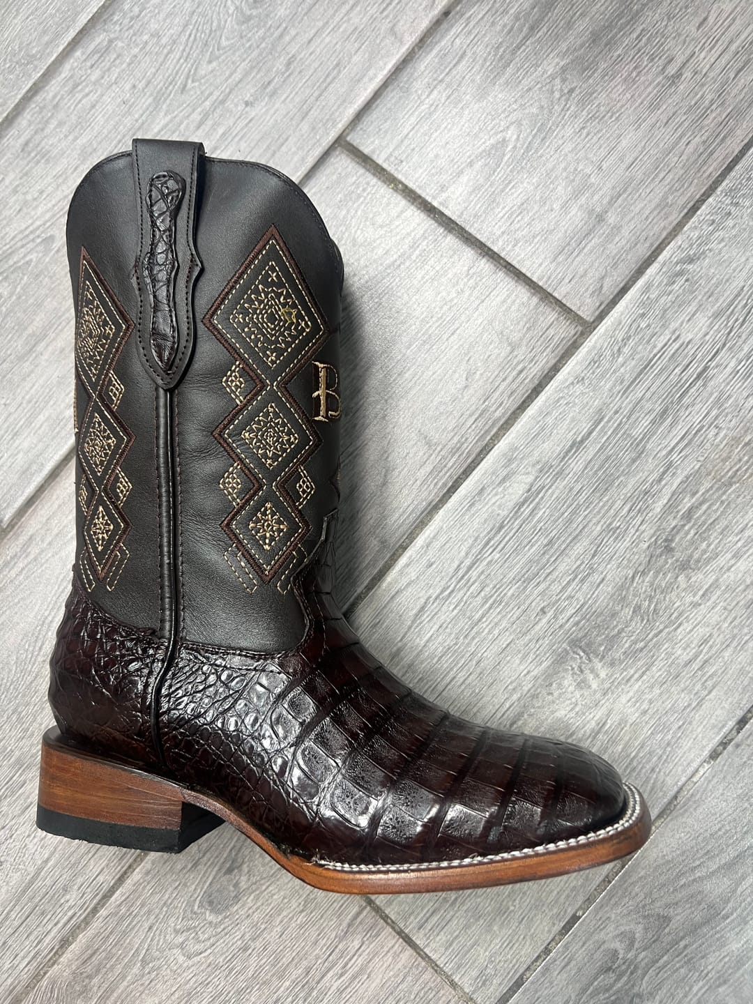 Customer photo review of BOTAS BULLDOG COCODRILO CAFE