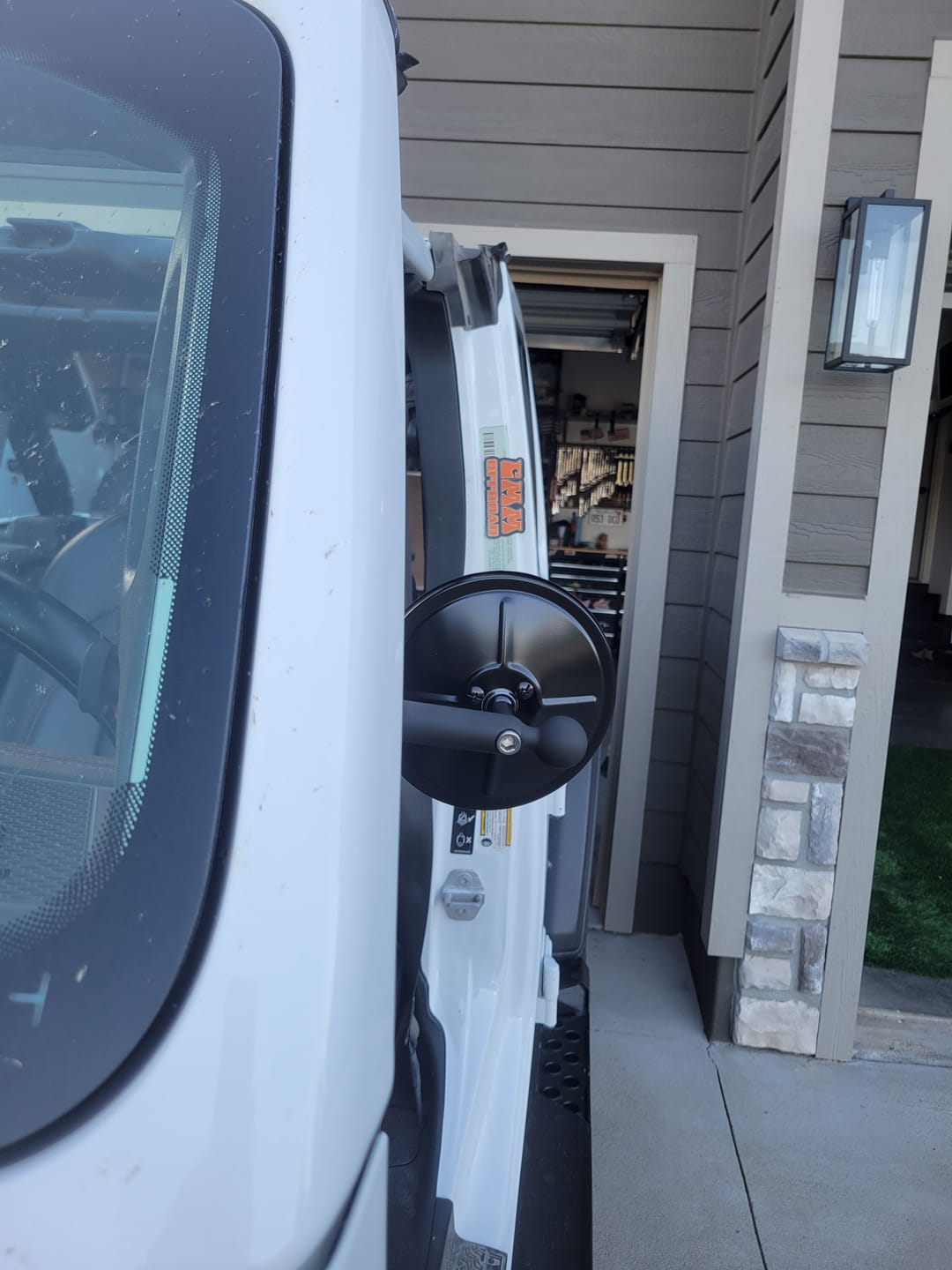 Customer photo review of JL/JLU A-Pillar Side Jeep Mirrors with Base Mount Driver AND Passenger